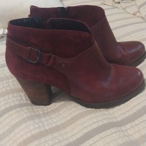 Clark maroon bootie